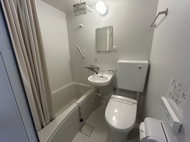 嬉しい新築、風呂トイレ付個室♪