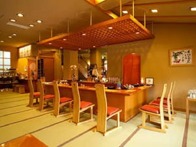 お客様がお食事を頂いたりリラックスする場所です！