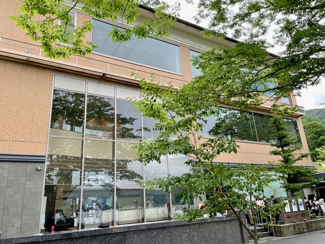 箱根の『芦ノ湖』の畔沿い。人気のパン屋さんで働いてみませんか？