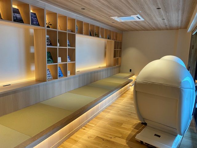 広々とした空間でお客様はゆっくりされております。