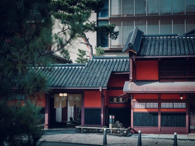 山代温泉の中心地にある「超」が付くほど有名旅館!!三大都市からのアクセスも抜群です!!
