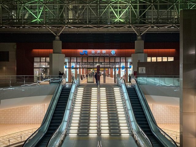 金沢駅までは1時間半程度です！