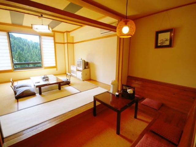 お休みの日のは観光も楽しんでください！