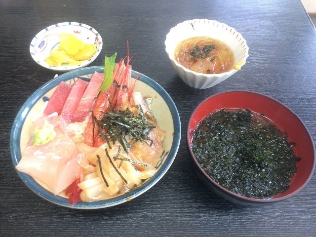 職場の近くには、新鮮なお魚が食べられるお店も☆