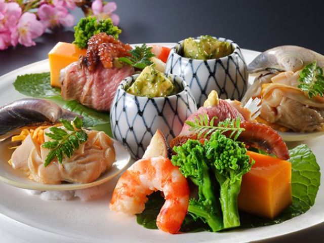 和洋折衷の料理を提供しています