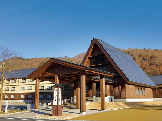 世界遺産［白川郷］のホテル!!
月収30万以上・ジム付の新築寮・延長スタッフ多数