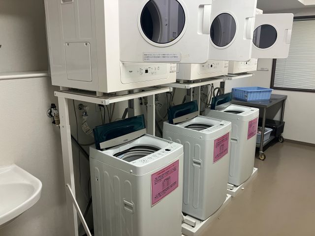 洗濯機と乾燥機も台数多めであります。
生活で困ることがありません。
