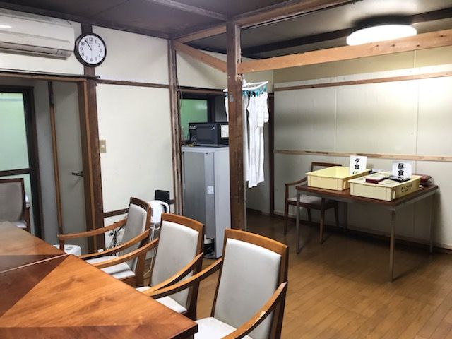 寮の談話室です。Wi-Fiルーターはこちらにございます！