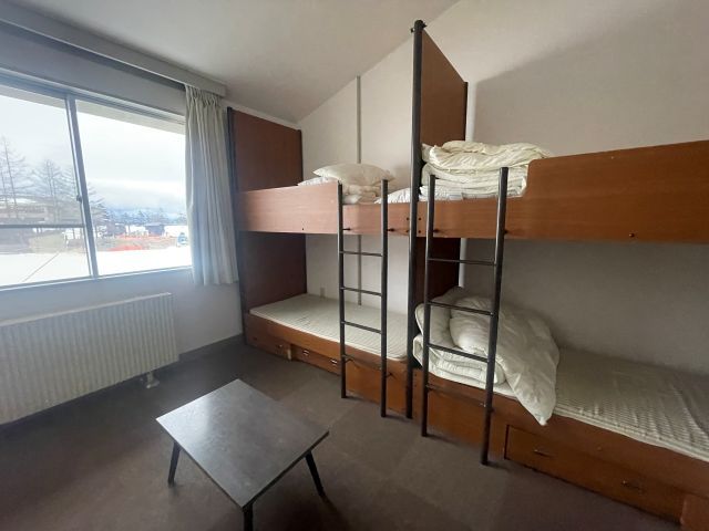 寮のお部屋内の写真です。キッチンや洗濯機などは共有です！