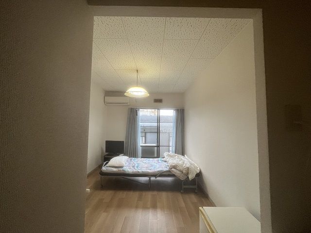 寮は壁紙も張り替えてあり、とても綺麗です☆
歩いてすぐなので通勤らくらくです!!