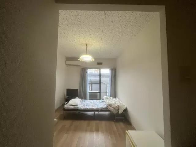 寮は壁紙も張り替えてあり、とても綺麗です☆
歩いてすぐなので通勤らくらくです!!