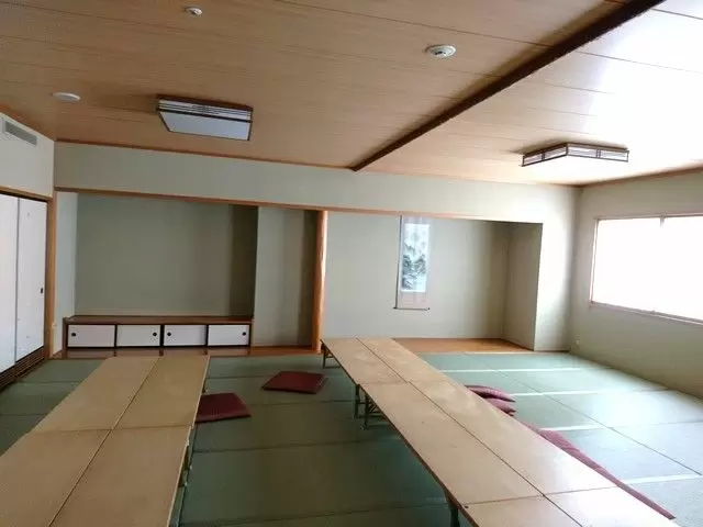 寮は館内のお部屋をお借りします！お友達同士も大歓迎♪