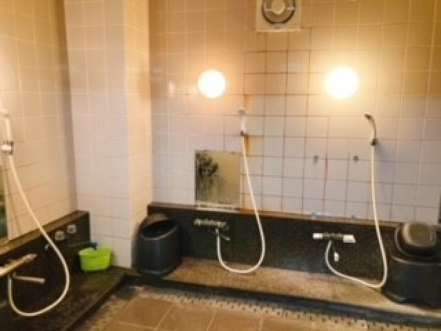寮のお風呂は源泉なので、毎日温泉に入れますよ♪