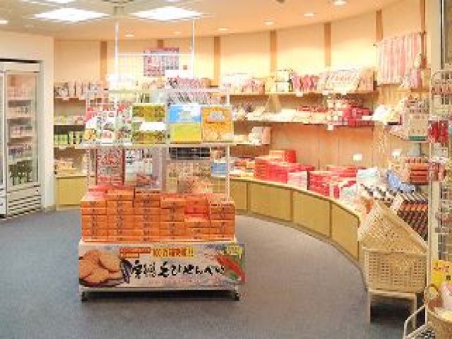 こちらはホテル内の売店♪ご家族、ご友人にお土産を買っていくのもアリ！？