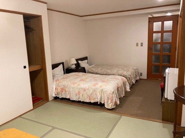 友人同士の方は以前まで客室として使われていた広い部屋をご利用できます！
