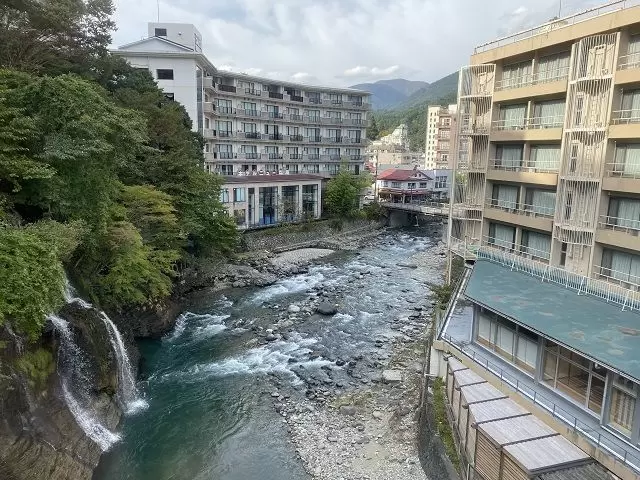 眺めの良い塩原温泉でのお仕事です。人間関係も良く働きやすい職場です。