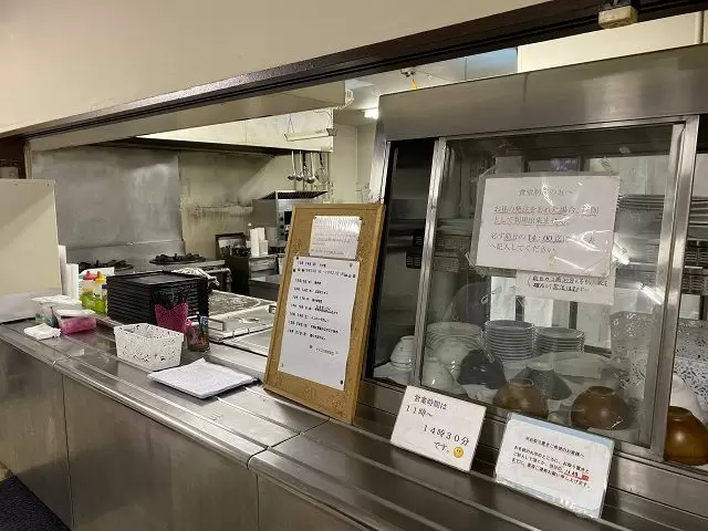 従業員食堂です。もちろん無料で食事提供を頂けております。