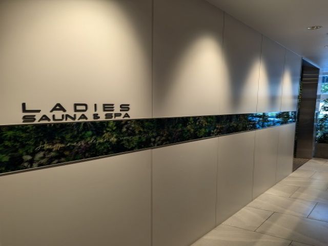 女性専用施設のレストランのホールスタッフをお願いします(^O^)