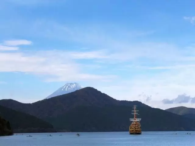 お休みの日は観光をお楽しみくださいね！福利厚生でフリーパスありますよ！
