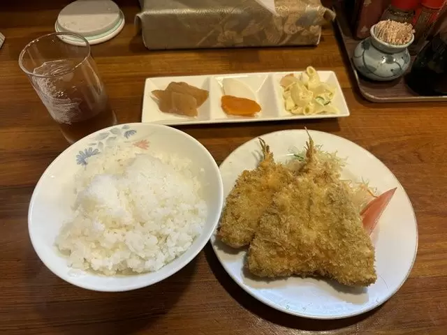 美味しい賄いも3食毎日食べ放題☆