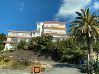 ≪休日まで3食×温泉利用◎≫若い方も多い職場です☆暖かくなってきたのでサーフィンも☆