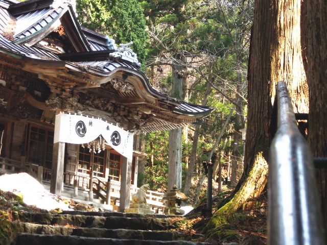 まずは神様へご挨拶。ここの神社は雰囲気有り！！
なんかいい事ありますよ～に