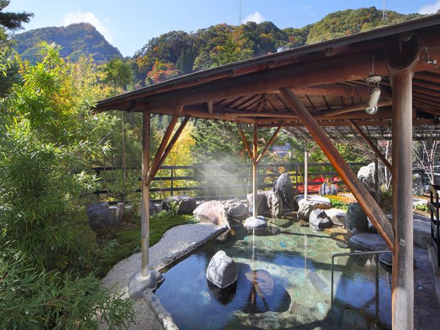 景色を見ながら入る温泉は格別ですよ～