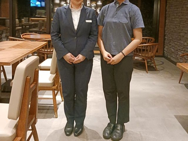 右：ハウスキーピング制服