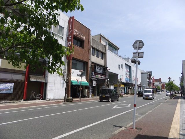 徒歩圏内にスーパーや銀行などがそろい。生活はとても便利です。