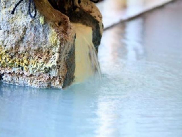 乳白色の温泉です！美人の湯と言われてます♪
