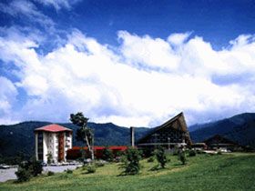 夏はハイキングやトレッキングツアー、渓流でのイワナ釣りが盛んなエリアです！