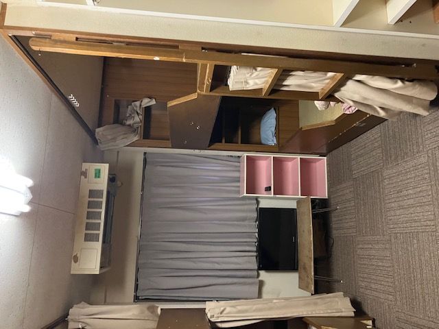 ～寮は相部屋で山荘生活の雰囲気～
カーテンで仕切りがあるからプライベート空間はあり！