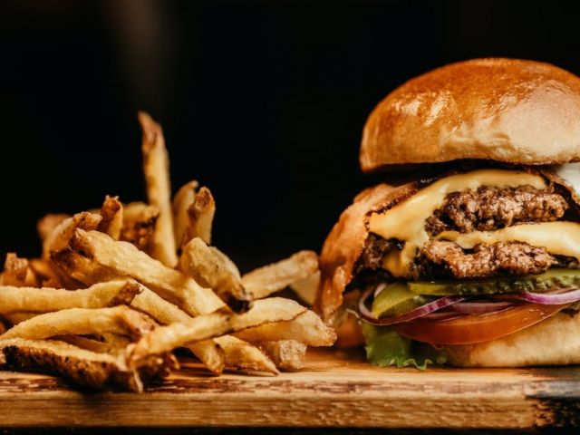 まかないは嬉しいハンバーガーです（380円/食）
しっかり食べて、しっかり働きましょう！