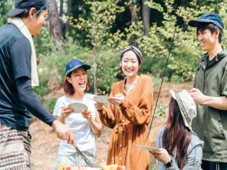 【髪色・髪型自由】【大人気キャンプ場】【人間関係良好】キャンプ場スタッフのお仕事です！