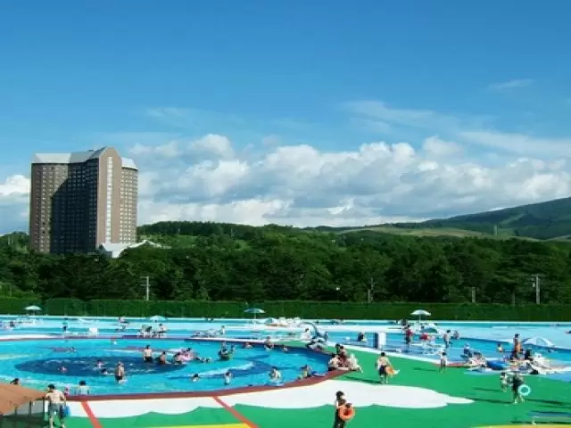 想い出もいっぱい作れちゃう☆
全国からたくさんの仲間が集まる巨大リゾートホテルです！