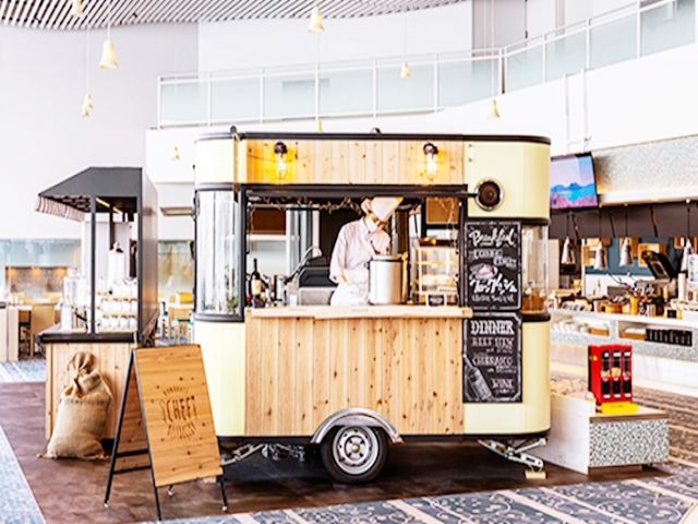 対面調理のお仕事もあります。
素敵な笑顔でお客様をお迎えください☆