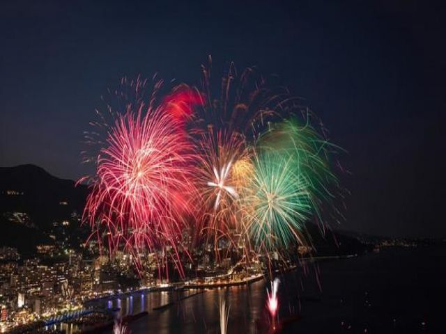 ■定期的に花火も上がります！勤務終わりに見に行けます♪