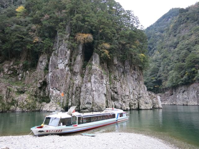 【周辺環境】那智の滝や熊野古道等の観光スポット、コンビニ、スーパー、商店街などが充実♪