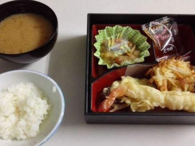1日2食休日もお食事あります♪