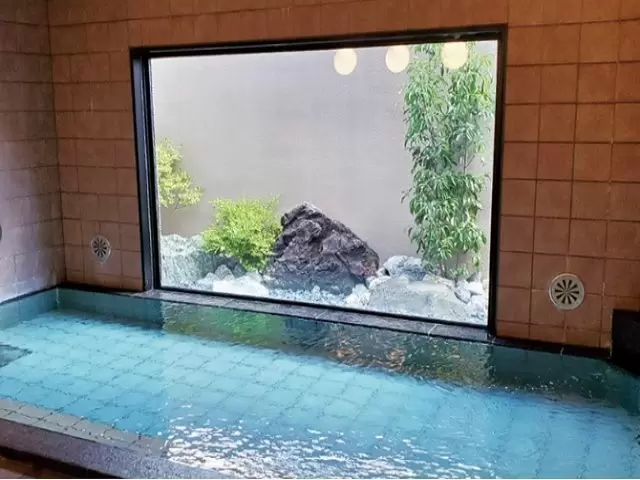 お風呂は大浴場の利用も出来ます♪足を延ばしてゆっくりリラックスしながら過ごして下さい。
