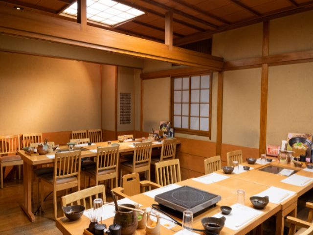 店内はキレイで落ち着きのある雰囲気です。