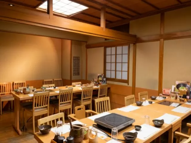 店内はキレイで落ち着きのある雰囲気です。