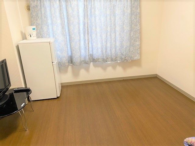 『寮内』部屋はフローリングタイプ!
各部屋に冷蔵庫・テレビ・Wi-Fi完備しております★☆