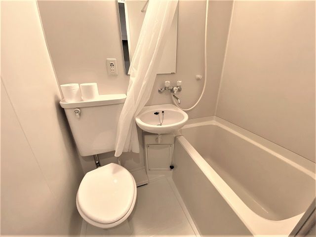 『寮内』ユニットバスタイプで風呂・トイレが完備!
共同より室内で使えるほうが安心ですよね♪