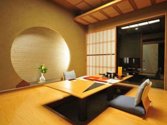 お食事処での配膳もあります！