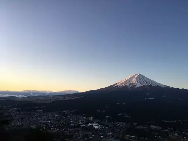 特急で新宿から1本！アクセス良好の「石和温泉」エリア
