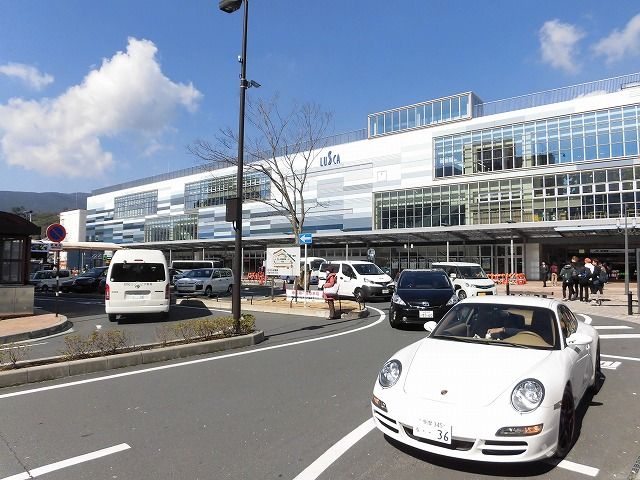 電車で熱海駅まで出れば商店街、駅ビルがありますので買い物もしやすく、都内までもアクセス◎