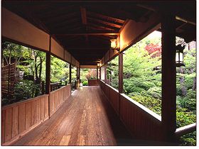 館内は当時の風情を残しています。