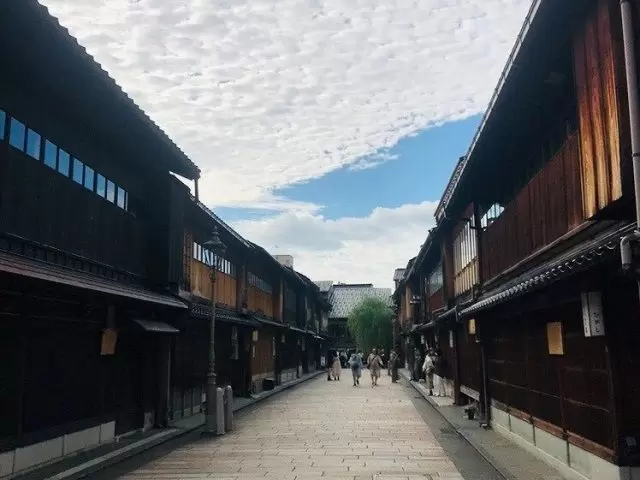 観光スポット「ひがし茶屋街」でオフを満喫しましょう！