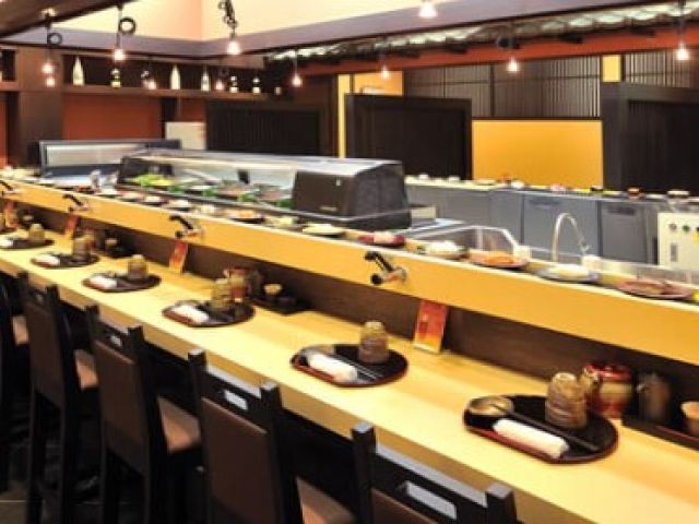 駅の中にあるお寿司屋さんでのお仕事です！